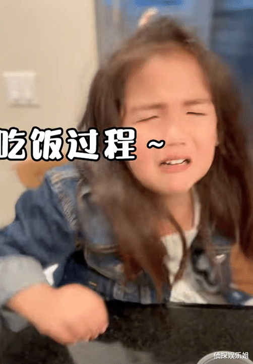 何洁|何洁父亲节晒家庭日常，三个儿女都长大了，刁磊罕见出镜秀足恩爱