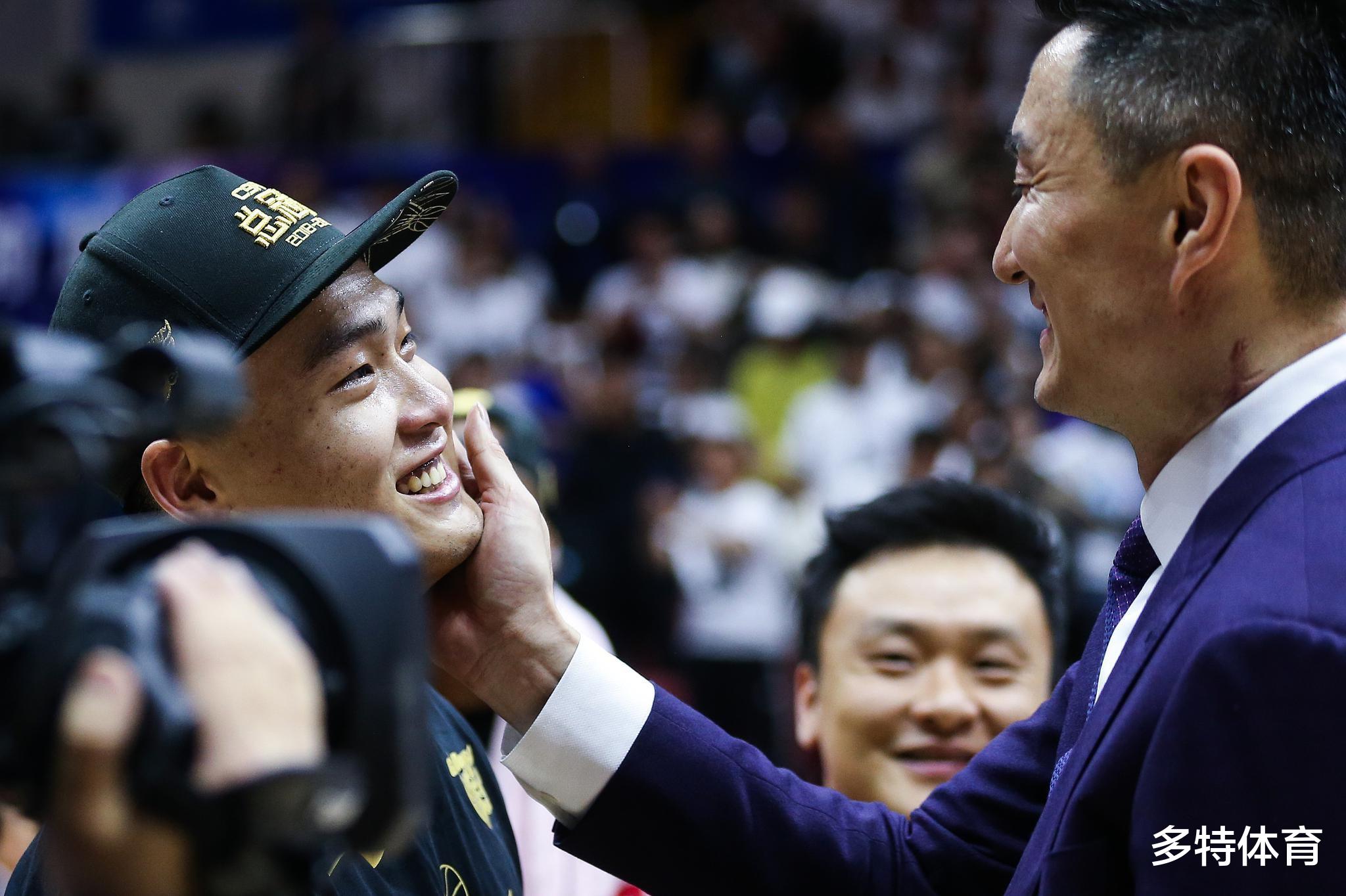 广东男篮|轰41+16+13！表现比阿联还强，杜锋掀开最后底牌，他才是宏远真正第一人