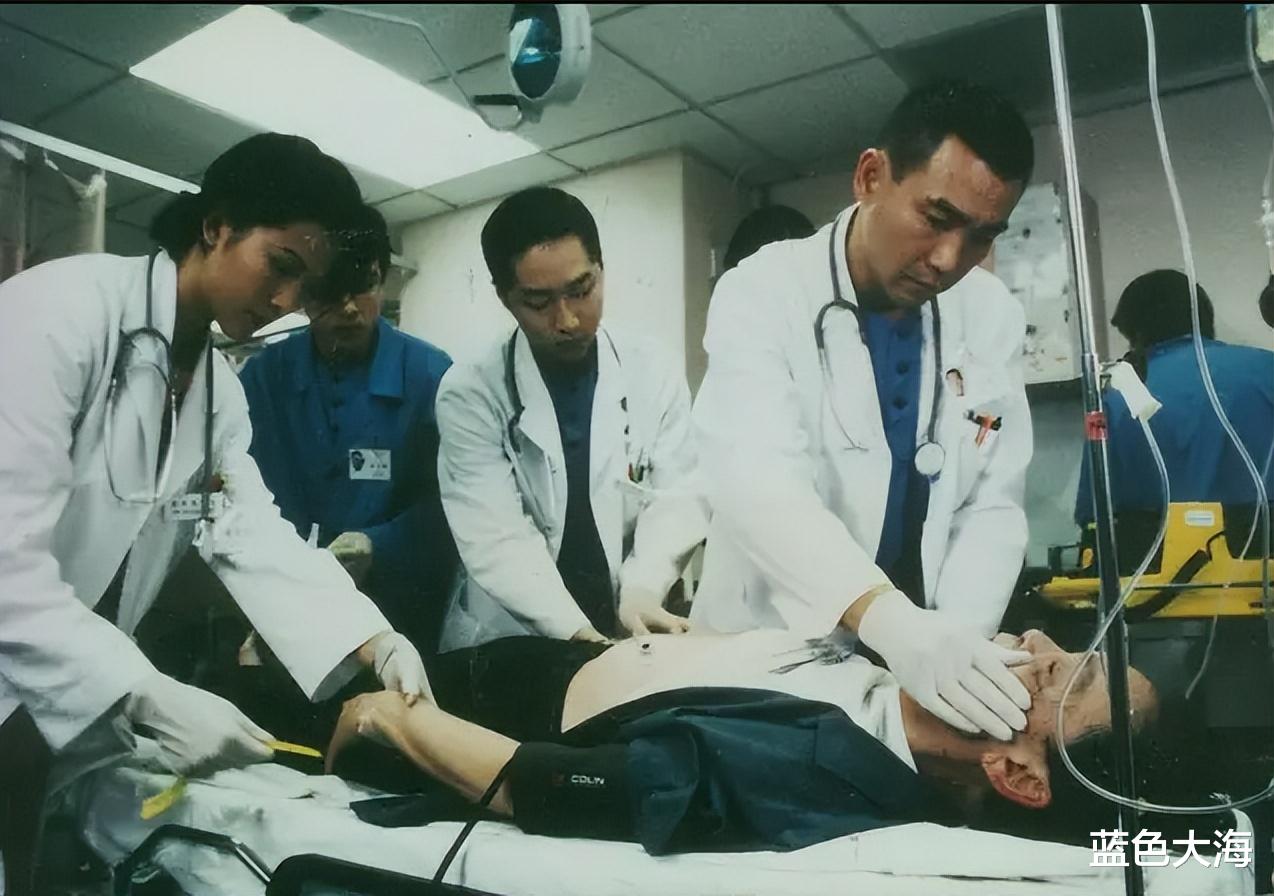 医生|酗酒厌世女被当成垃圾甩下车?天之娇女自暴自弃,观众直呼太可怜