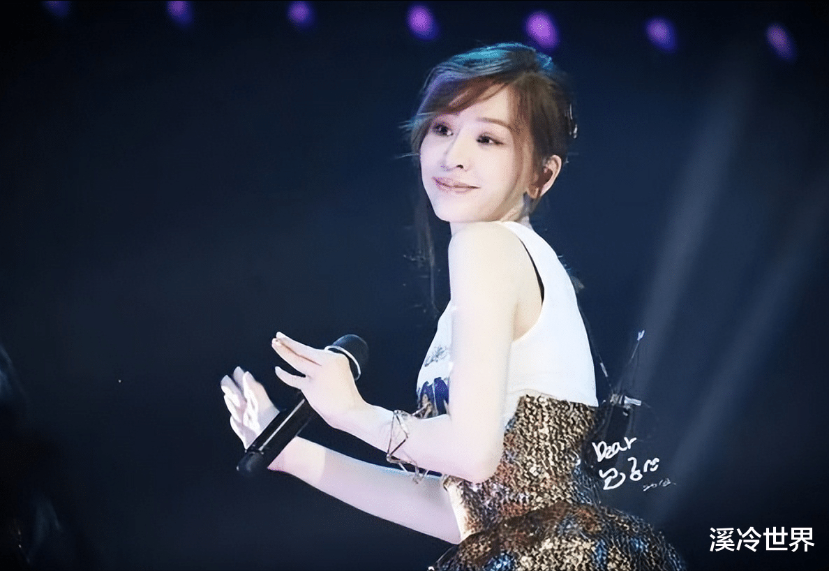 王心凌|当年王心凌含泪跳《爱你》,送别好姐妹许玮伦,现场观众都哭了