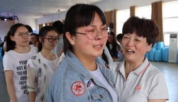 医生|高考体检要“全裸上阵”，女生听了脸都红了，医生：谁愿意看你