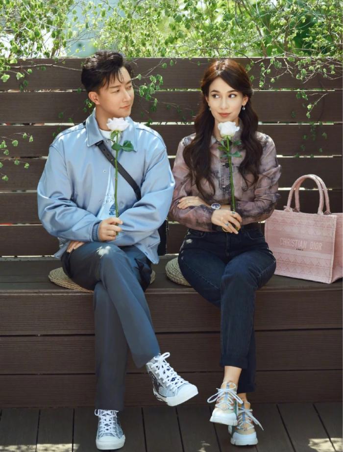 韩庚|韩庚官宣卢靖姗怀孕，挺同款“孕肚”拍写真，夫妻大方接吻超甜蜜