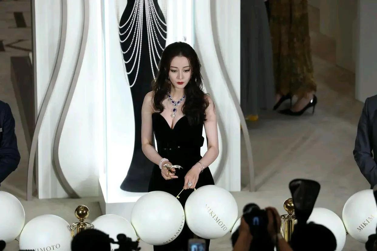 明星|有哪些明星是别人都说好看只有你觉得不好看甚至感觉丑的？