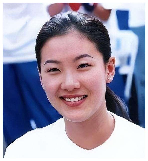 伏明霞|跳水皇后伏明霞近照，44岁的她，苍老得很厉害，比同龄人显老多了