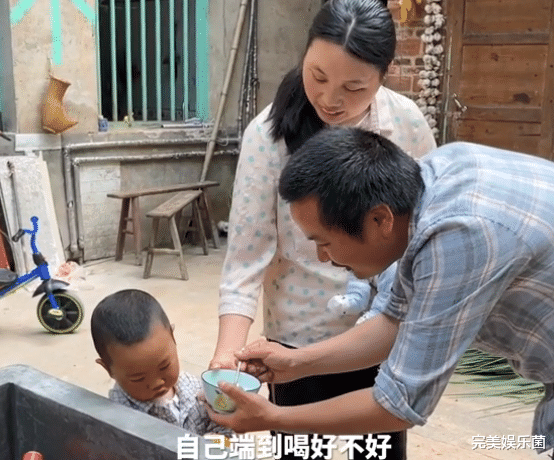 |牛爱芳夫妇携小儿子出镜,大谈孩子病情惹争议,网友:非亲生的?