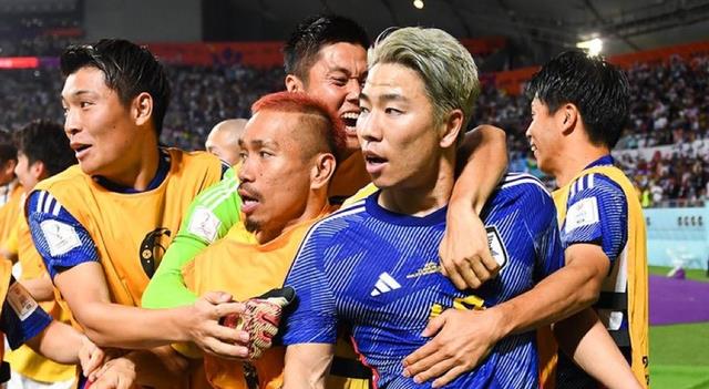 一场3-0真相大白，西班牙帮不了德国队！名嘴黄健翔董路达成一致