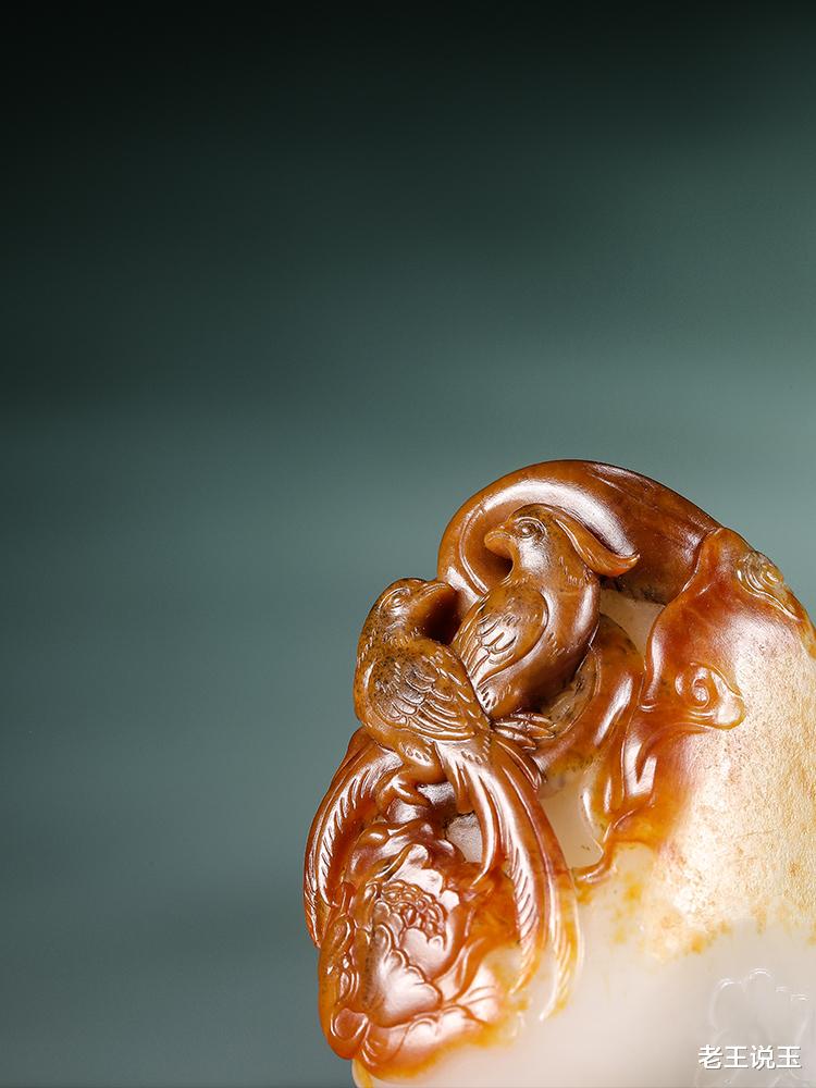 |和田玉色十分，红皮独占七分