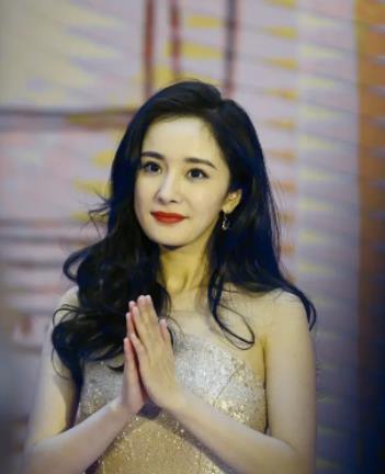 杨幂|离婚后，杨幂一直在追爱的路上，却始终没有遇到真爱!