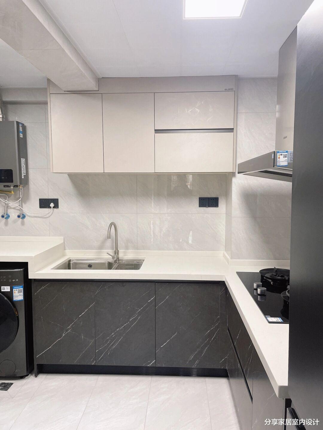 历时三个半月完工,全屋定制的柜子很实用,无主灯的设计很棒!