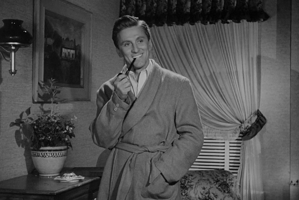 道格拉斯|一度引发男士下巴整容潮，好莱坞审美标准源于他，老道格拉斯辞世