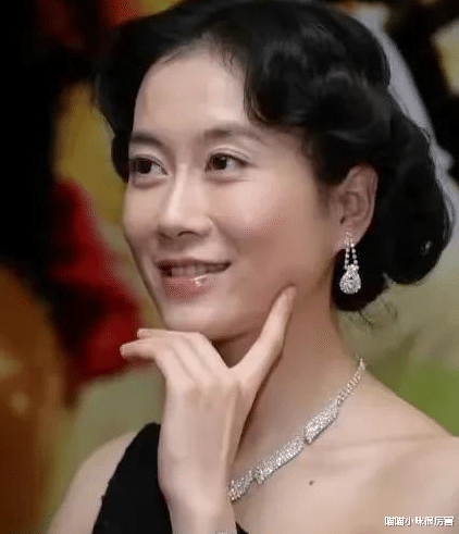连衣裙 “内卷”下7位暴瘦的女明星,有的瘦到54斤,有的体力不支坐轮椅