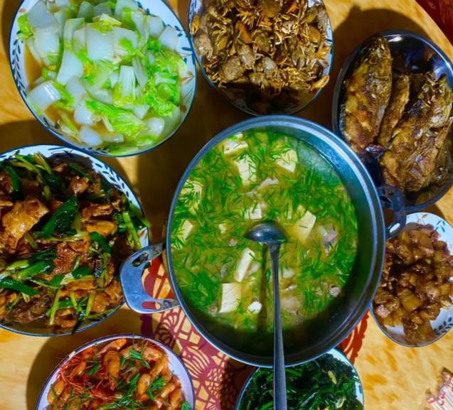 为了看世界杯,广西男子辞职回家做一桌子菜,网友:想来你家蹭饭