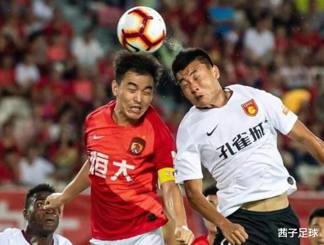 中国足协|媒体分析：中国足协不该一味地限薪，中超联赛会成为业余联赛