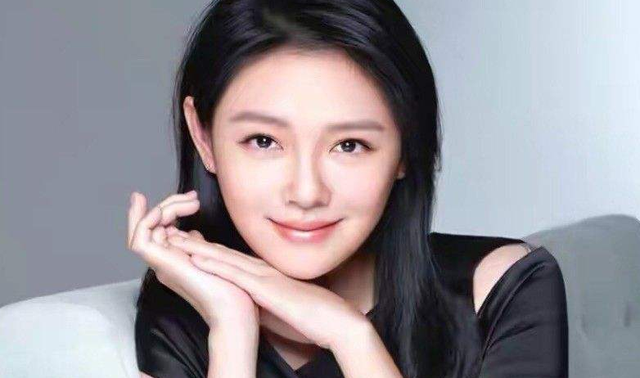 汪小菲|张颖颖和汪小菲穿同款情侣羽绒服，二人恋情再添实锤，就是互相否认