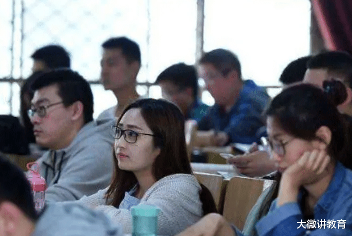 第一名|女生羡慕按时发工资,发朋友圈吐槽被开除,原因让人直呼“离谱”