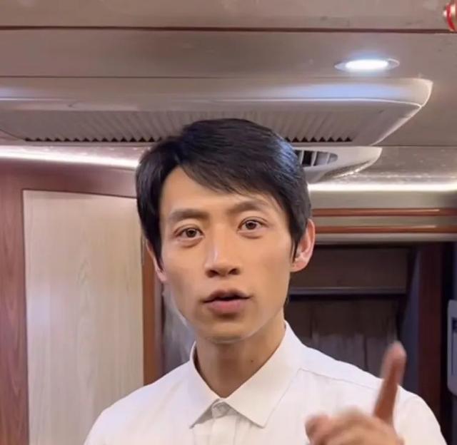 张若昀|7位明星瘦了之后,张若昀脸颊凹陷,吴磊脸部线条不流畅