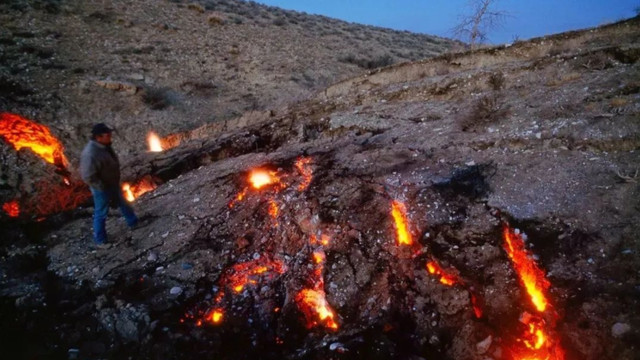 新疆“火焰山”：1874年始烧了129年，每年损失1.7亿，扑灭后惊艳