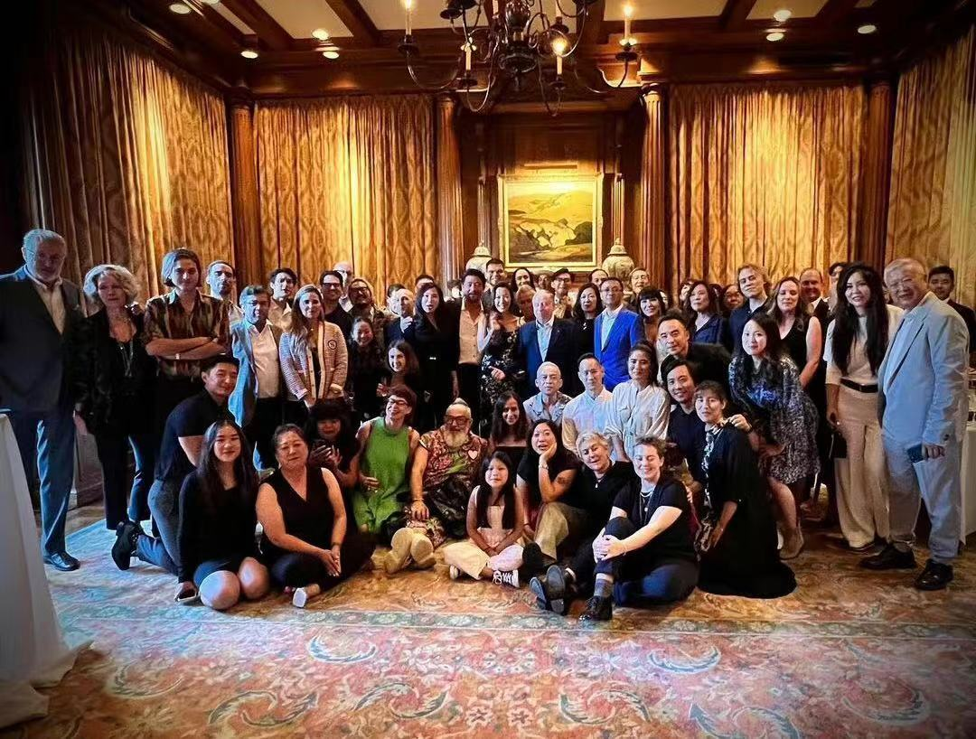 高圆圆|杨紫琼邀富豪大咖庆生！打扮性感紧搂77岁未婚夫，吴彦祖夫妇现身