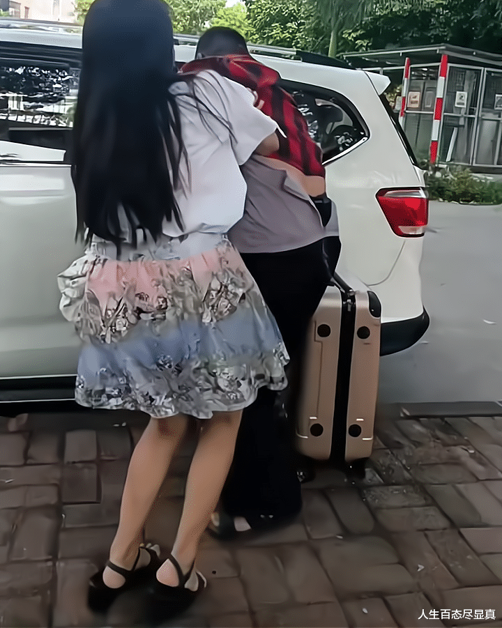 男子做上门女婿受尽屈辱,给妻子下跪求放过,辛苦12年一无所有