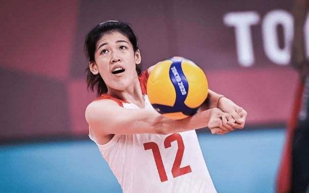 李盈莹|55岁蔡斌特训，权威媒体送惊喜，恭喜23岁李盈莹，朱婷太开心