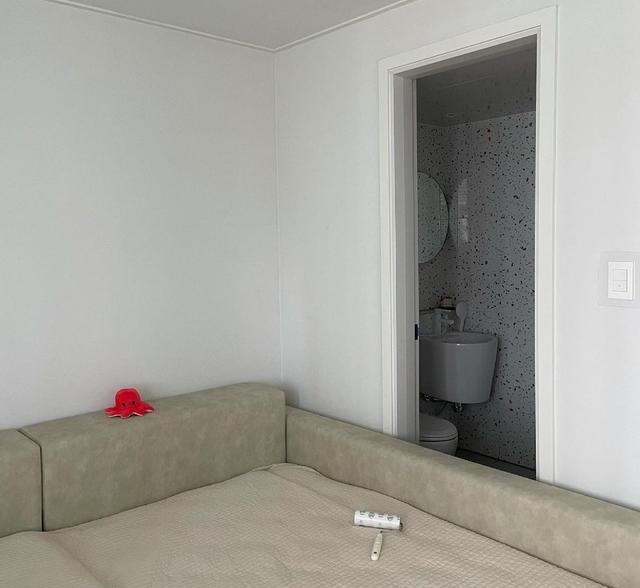 不追求花里胡哨,客厅丢掉茶几、电视柜,100㎡入住5年,宽敞舒适