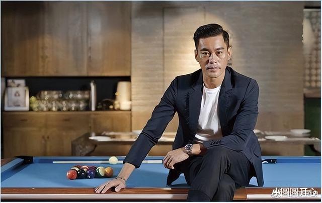 陈国坤|陈国坤:因和李小龙相似被星爷发掘,签约8年只拍2部戏,却忘恩负义