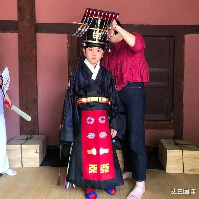 财阀家的小儿子|《财阀家的小儿子》「小宋仲基」金康勋秘密！女友竟长得像Irene