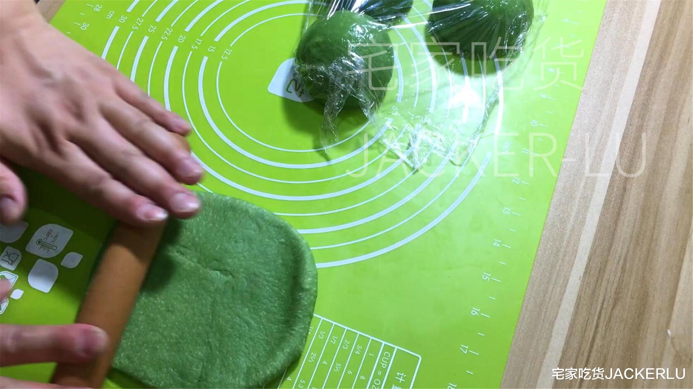 抹茶红豆欧包，易出膜，外脆内软，红豆与抹茶超级搭配。