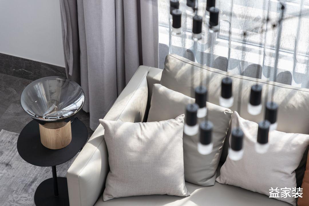 四代同住的别墅,不局限于单一风格,构建时尚的现代居所