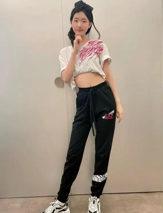 许曦文|小S大女儿许曦文，懂穿搭，衣服穿出高级感，网友，我没那勇气