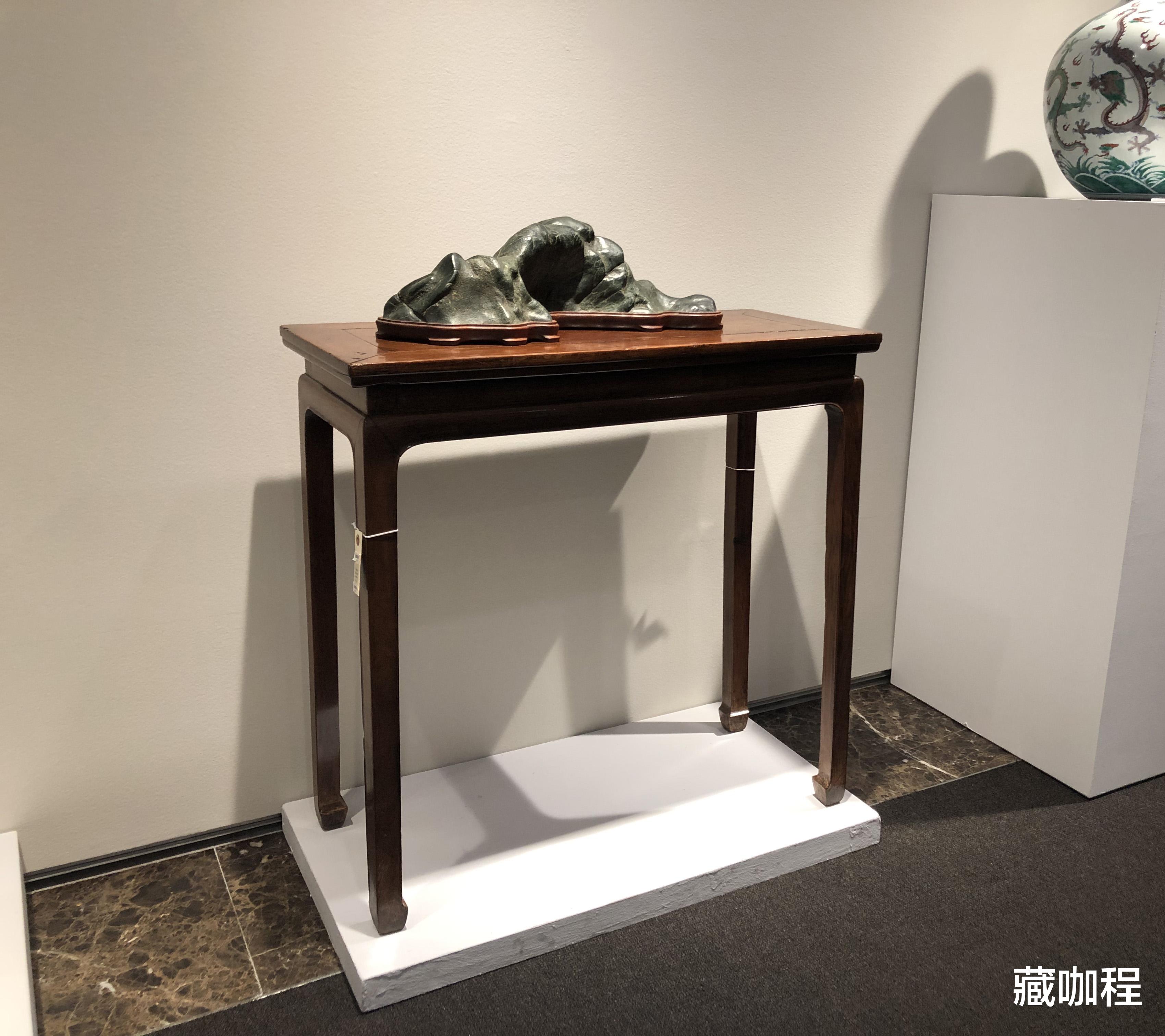 |承放赏石也足够，黄花梨小平头案腿间带屉