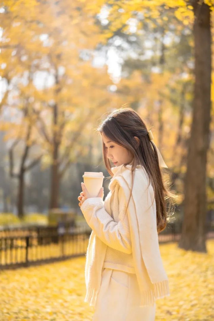 银杏林中拍摄文艺女神照,试试这些方法,拍照好看又有氛围