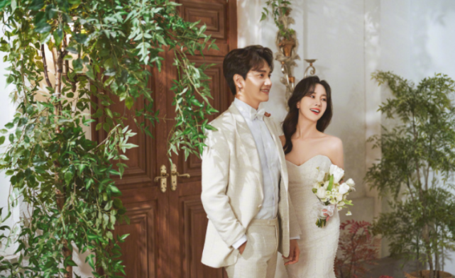 张檬|张檬金恩圣婚礼彩排照曝光,两人穿情侣装,张檬挽着爸爸