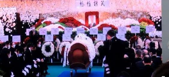 何猷龙|为赌王“手捧”遗像的何猷龙,虽然低调但并不简单,应该是继承人