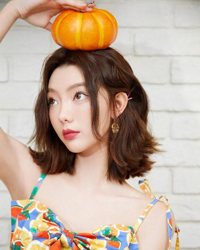 黑涩会美眉|8.1图：杨超越 杨幂 范丞丞 虞书欣 李宇春 吴磊 孟子义 蔡徐坤 迪丽热巴