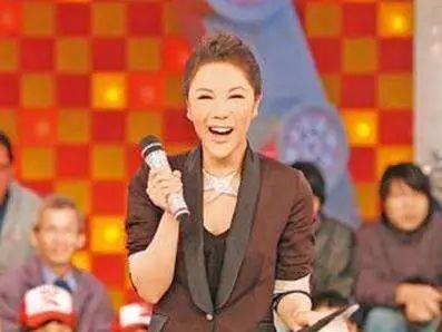 利菁|59岁的利菁，怎么把45岁的许育仁吃劳的？