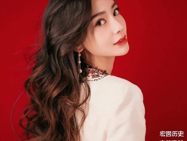 杨蓉|同是黄晓明前任,秦岚早已潇洒转身,李菲儿还原地踏步