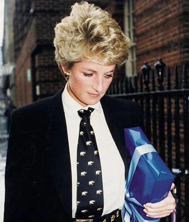 发型 发型有多重要?戴安娜长发似平民媳妇,剪短头发后气质大变成经典