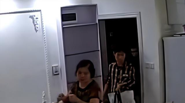 ?上海女子135万买房，装修入住后门锁被原房主更换：再加30万