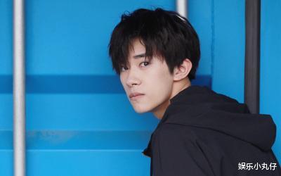 易烊千玺|开年大瓜来了！网友定时爆料易烊千玺，网友：到底什么大料