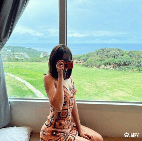 焦恩俊|焦恩俊27岁女儿近照曝光,穿泳装大秀身材,网友直呼:太辣了!