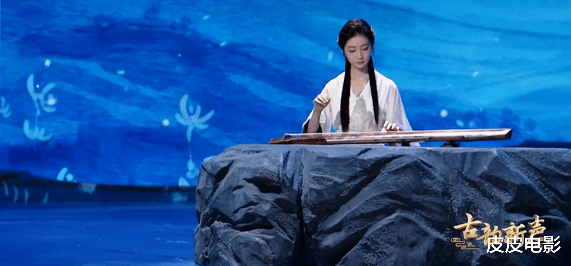 霍思燕|李一桐的旗袍，霍思燕的连衣裙，这场晚会，不止女星让人一眼万年