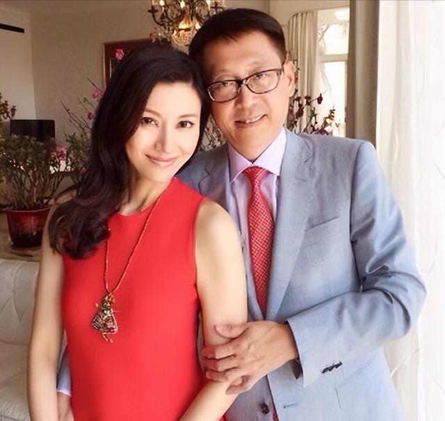 李嘉欣|李嘉欣晒结婚14周年纪念照,彰显婚后幸福生活,何超琼或不该离婚