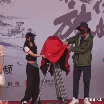 赵丽颖|《与凤行》开机照来了!赵丽颖马甲线抢镜,星月CP时隔五年再同框