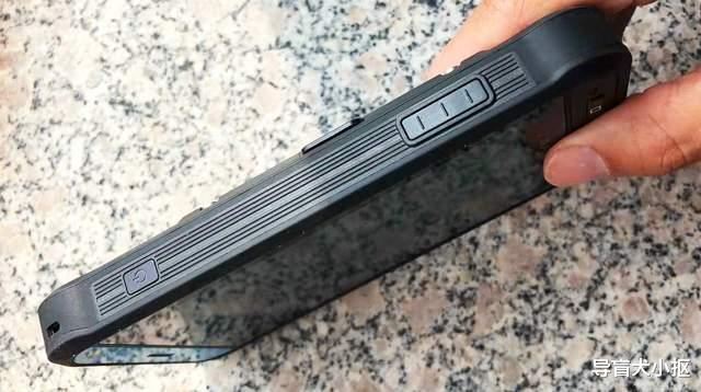 机器|防水防尘防爆,这台外形复杂的智能手机,是户外作业人士的好助手