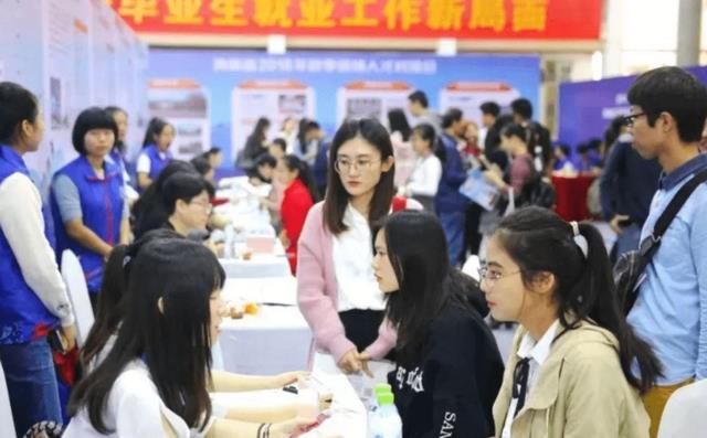 硕士研究生|985硕士生晒公务员“工资条”火了，网友看后纷纷酸的不行