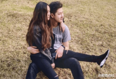 刘纯燕|金龟子22岁女儿携未婚夫现身直播间，男方身高195，获祝福一脸害羞