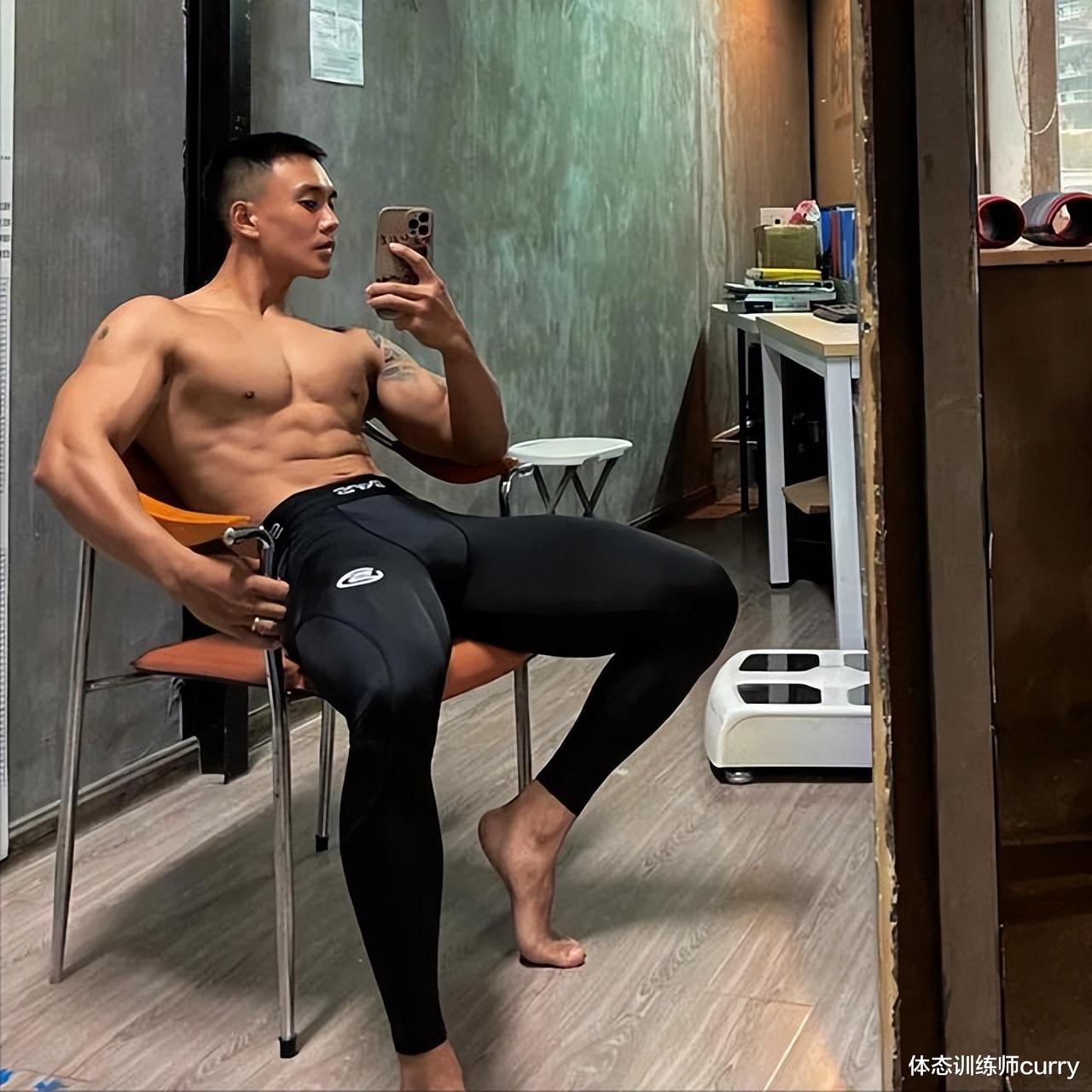 俯卧撑|亚洲人最好看的体型，厦门肌肉小哥，360度无死角，男女通吃