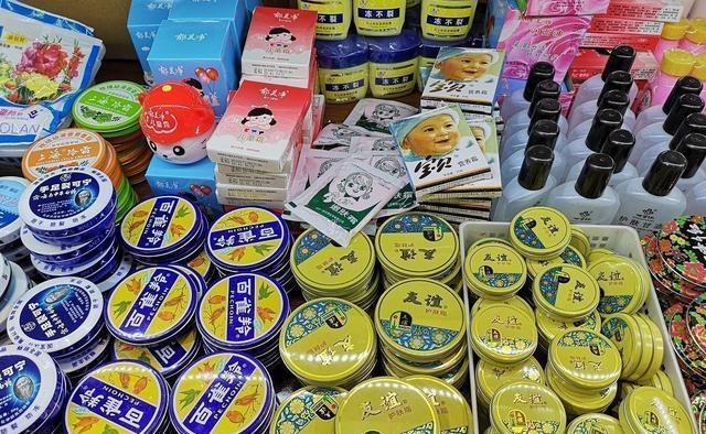 高校 护肤品也太卷了!现在都开始用老国货,包装丑但效果好,值得推广