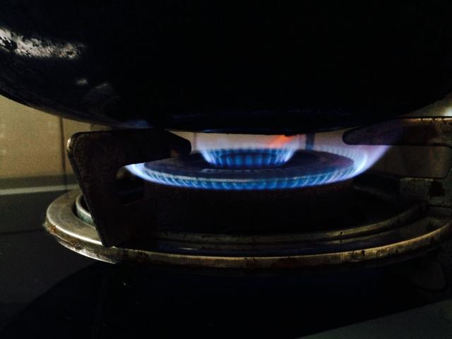 厨房油烟大,除了需要一个好油烟机以外,还需要注意这三个地方